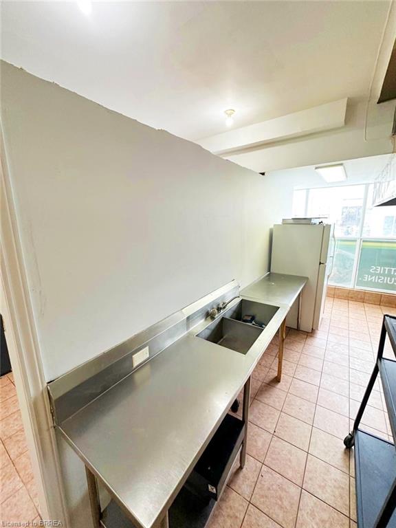 28 Barton Street E Property Photo 5