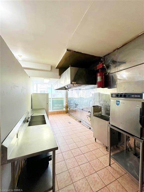 28 Barton Street E Property Photo 6