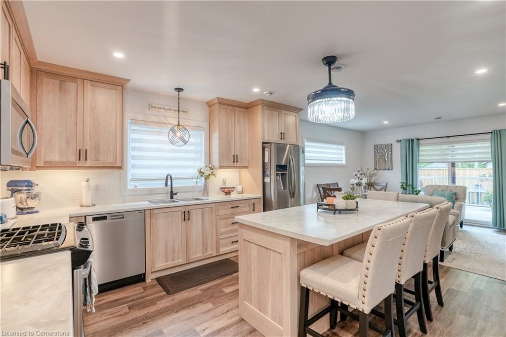 695 Yonge Street Property Photo 4