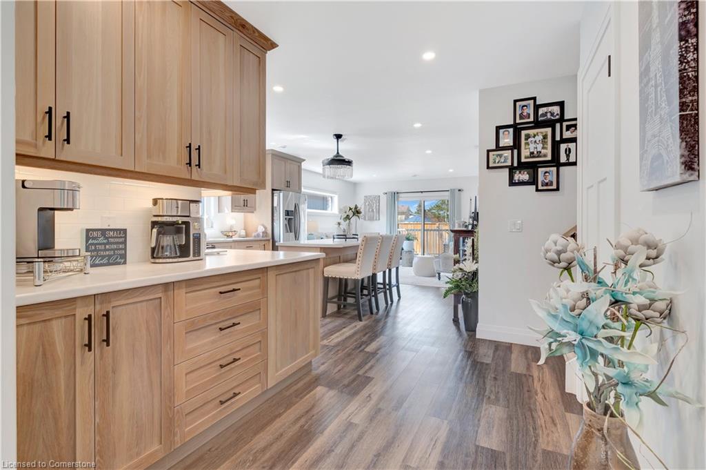 695 Yonge Street Property Photo 5
