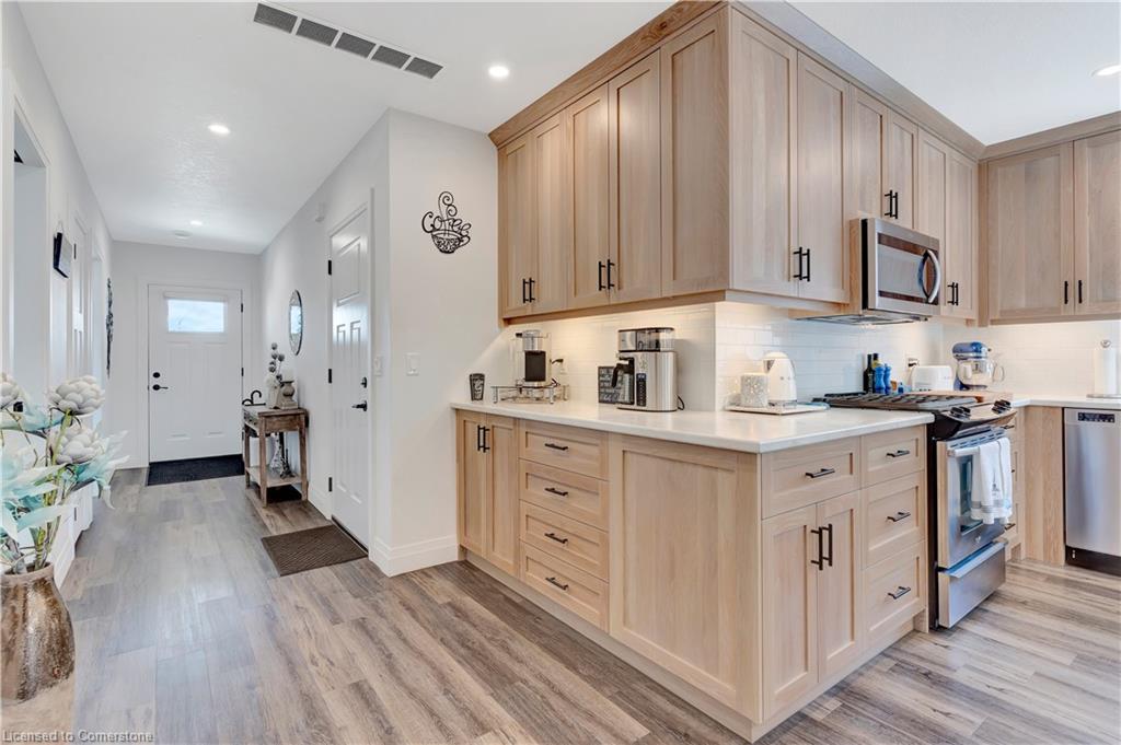 695 Yonge Street Property Photo 6