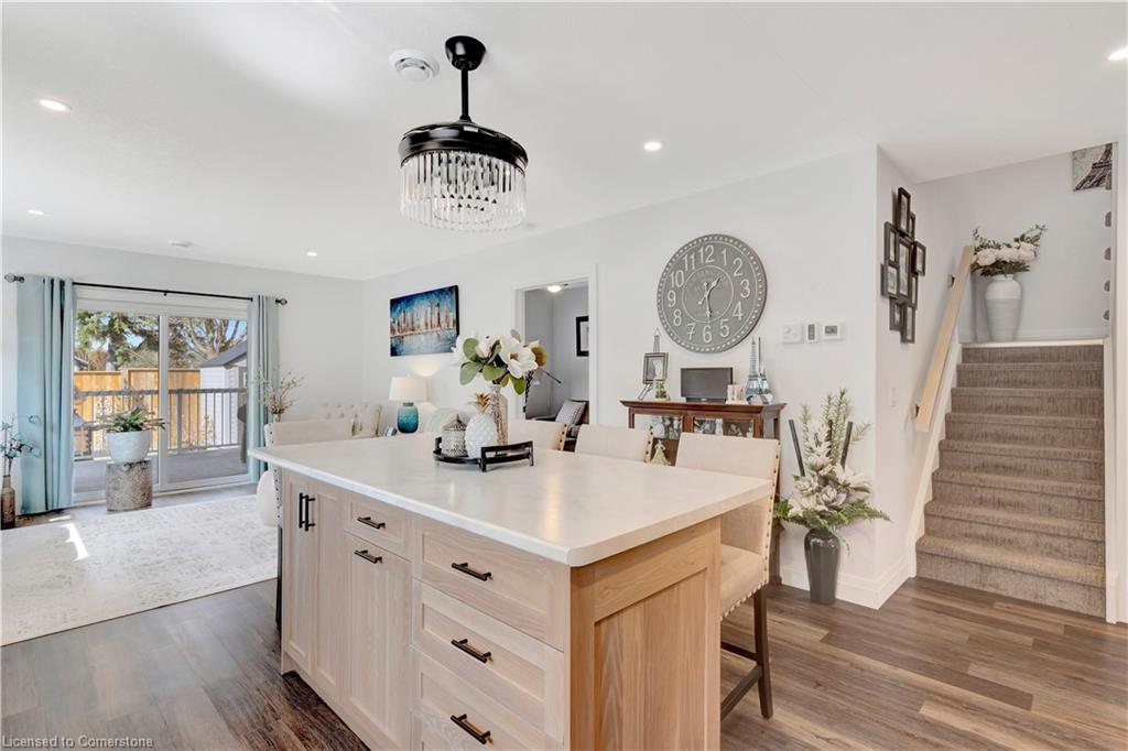 695 Yonge Street Property Photo 11
