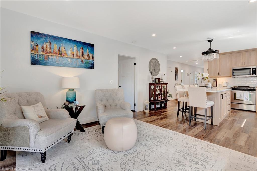 695 Yonge Street Property Photo 15