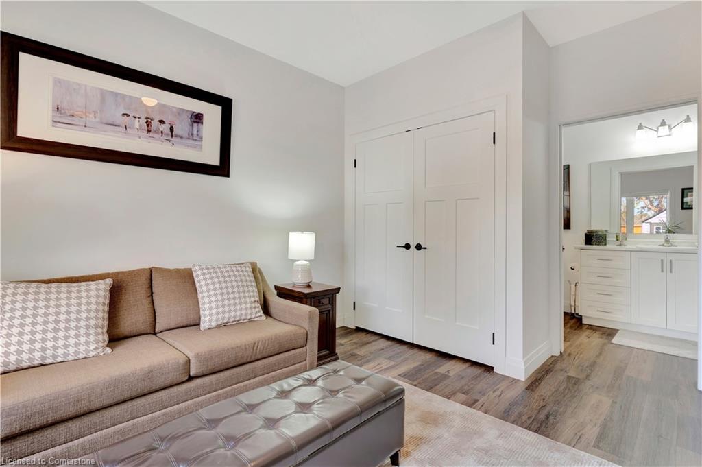 695 Yonge Street Property Photo 17