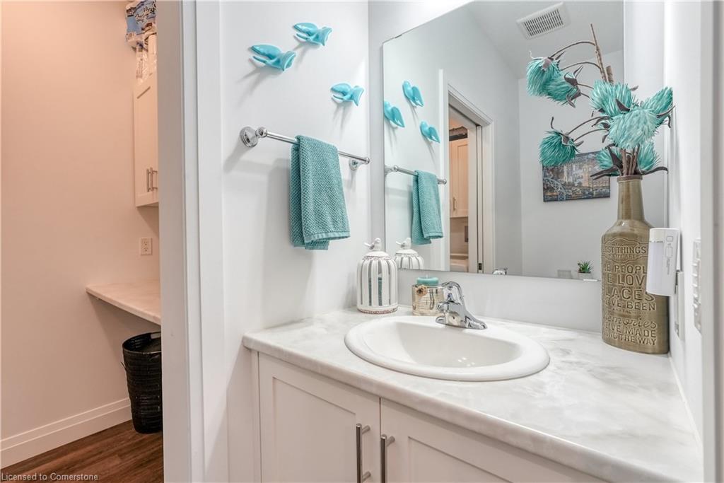 695 Yonge Street Property Photo 20
