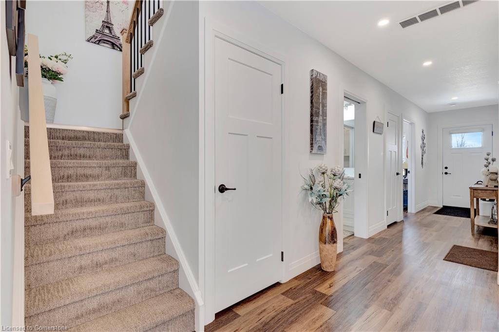 695 Yonge Street Property Photo 24