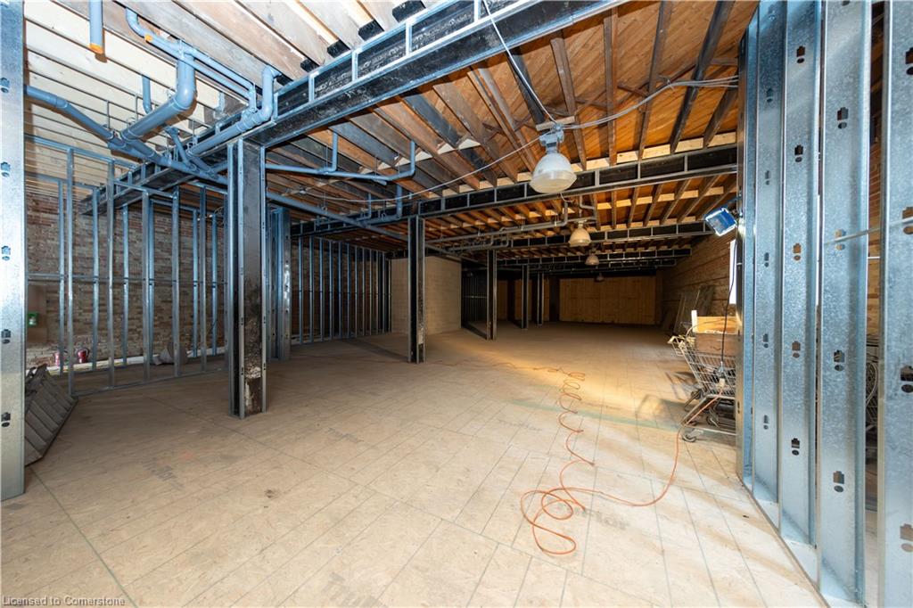 137 King Street E Property Photo 4