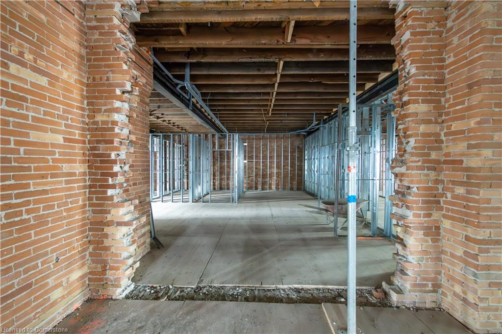 137 King Street E Property Photo 14