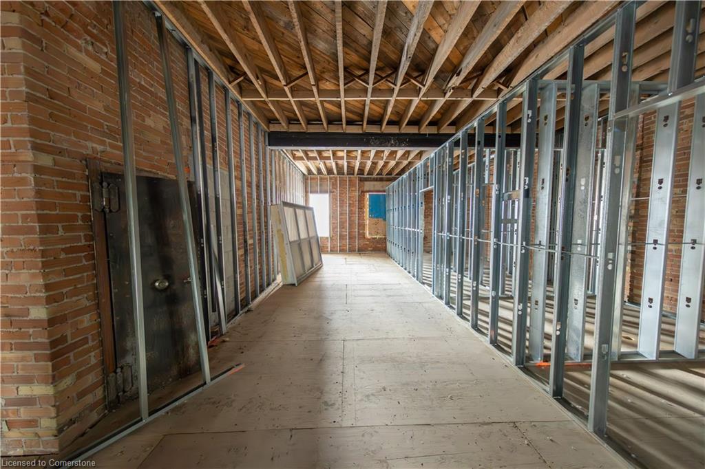 137 King Street E Property Photo 15