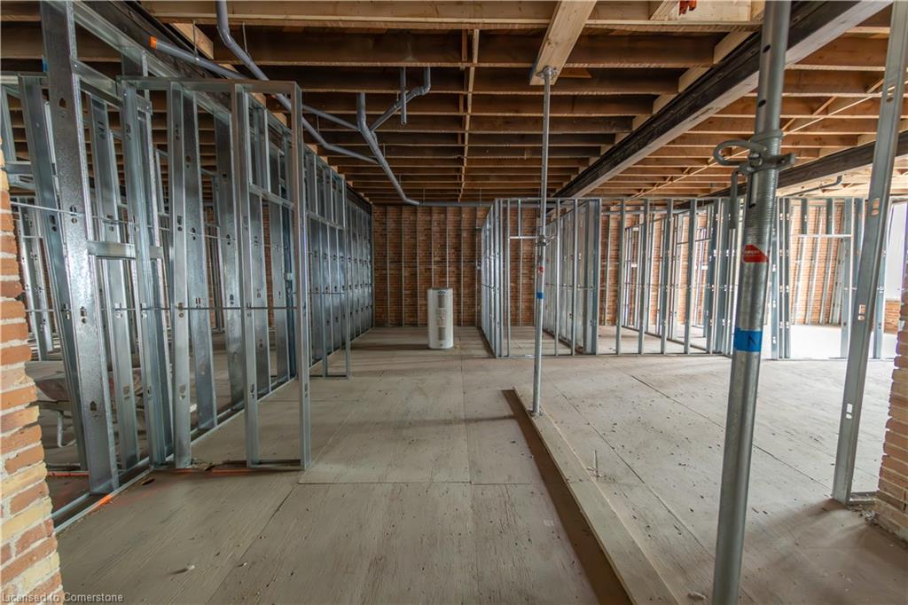 137 King Street E Property Photo 17