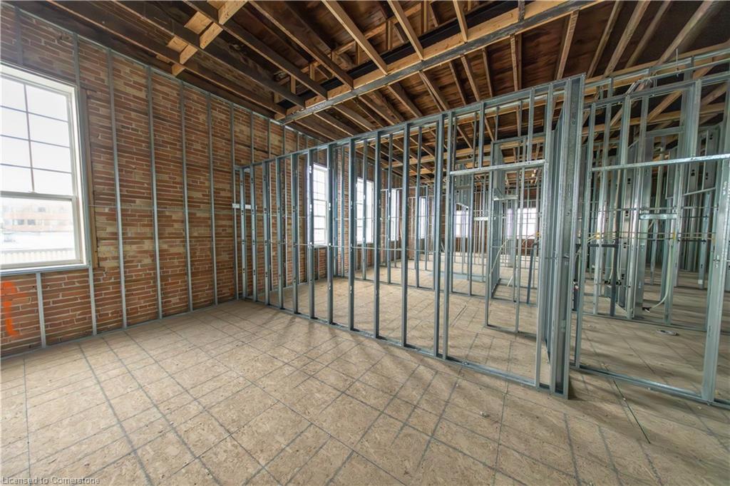 137 King Street E Property Photo 25