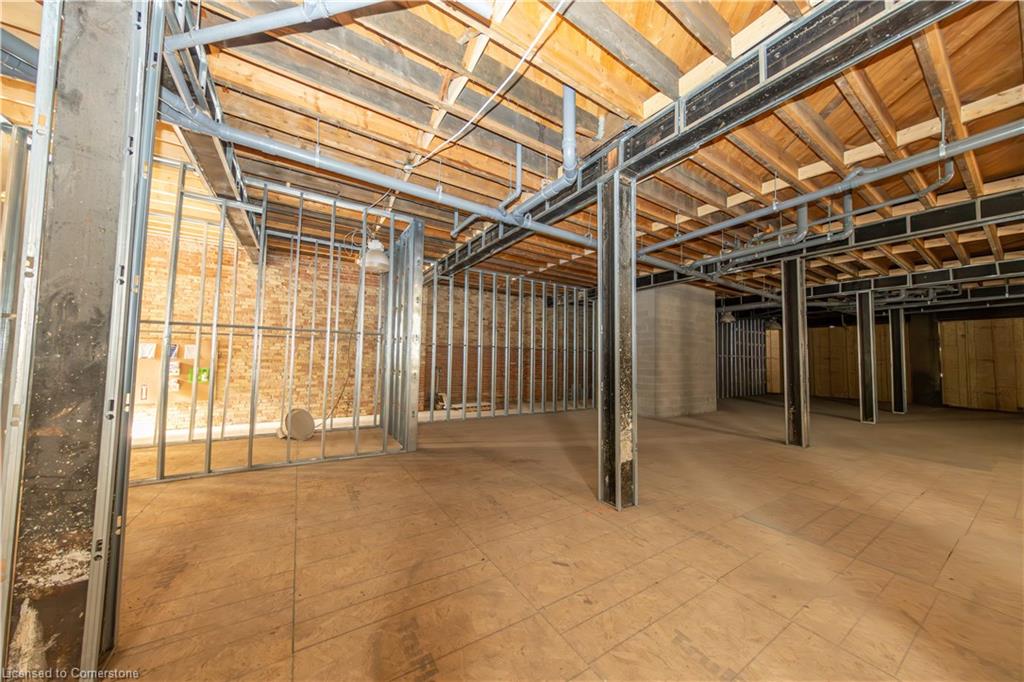 137 King Street E Property Photo 28