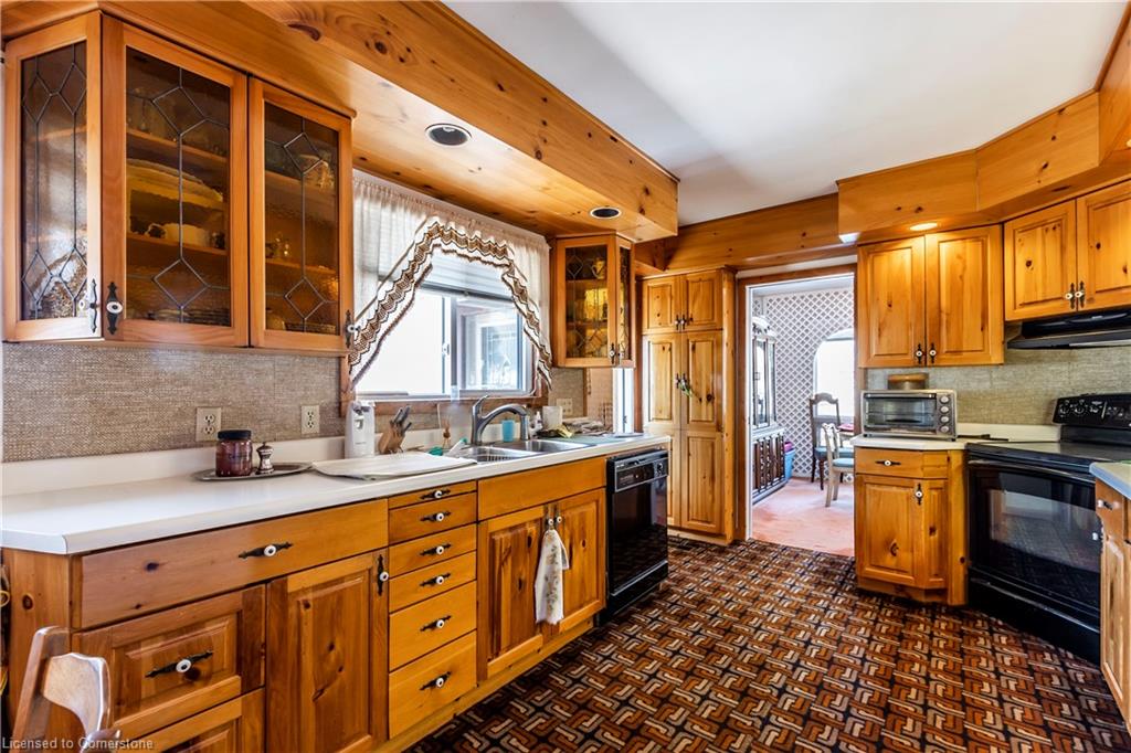 11 Lloyd Street Property Photo 10