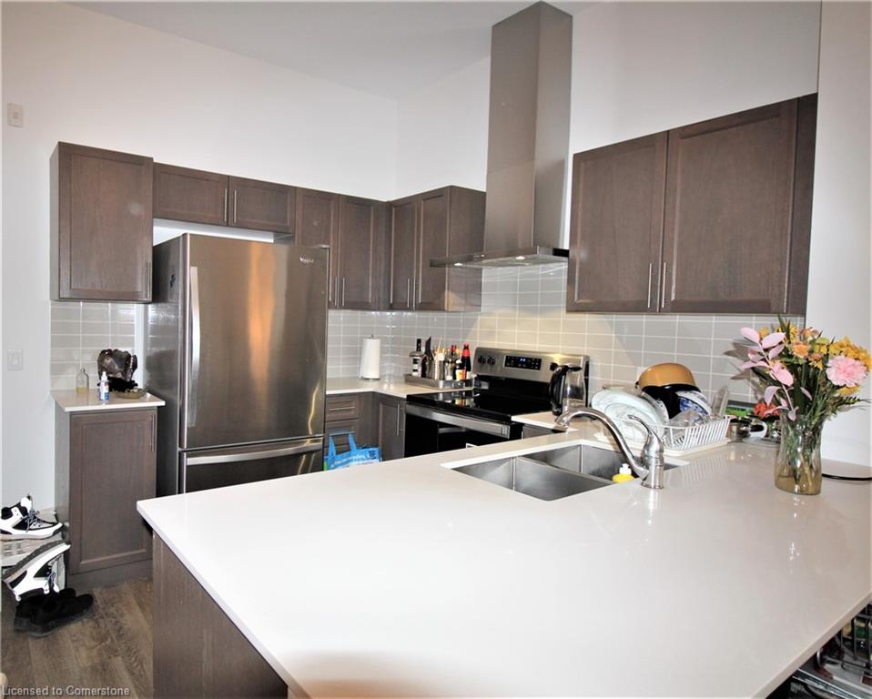 135-1 Redfern Avenue Property Photo 12