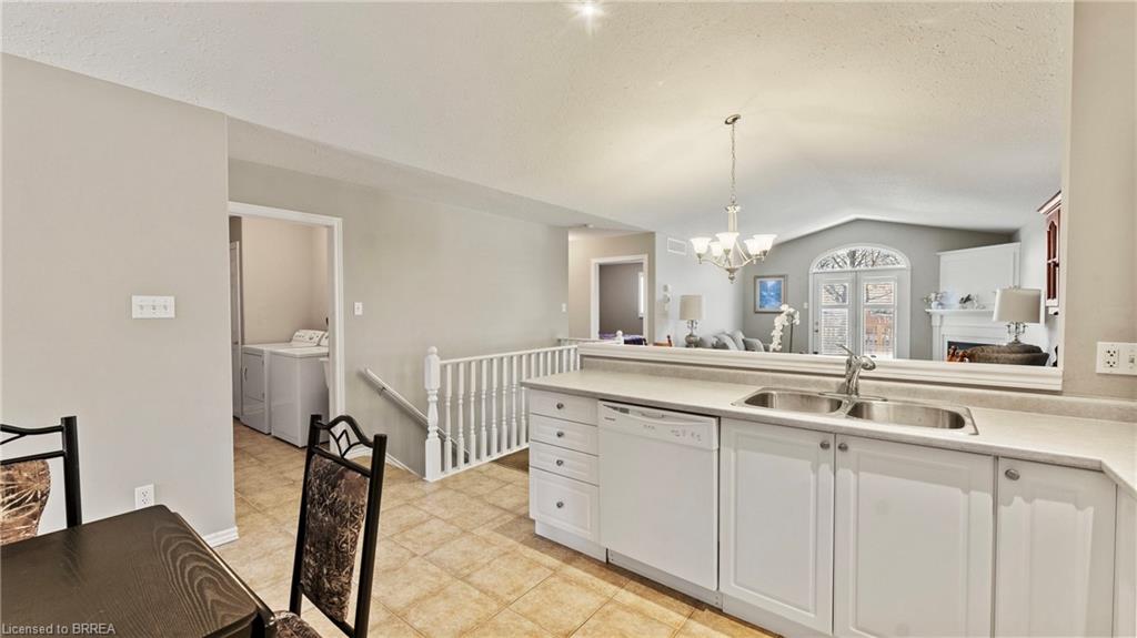 4-73 Morton Avenue Property Photo 7