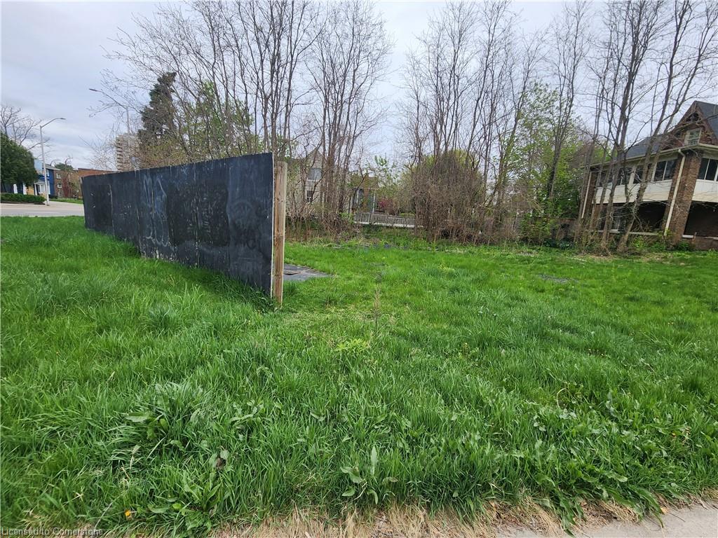 685 Brant Street Property Photo 2