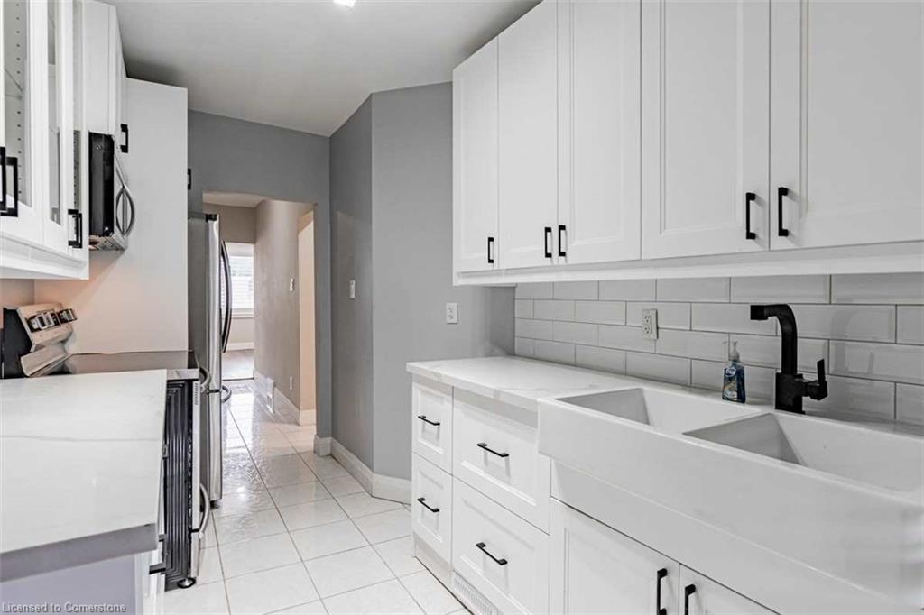 1439 Main Street E Property Photo 4