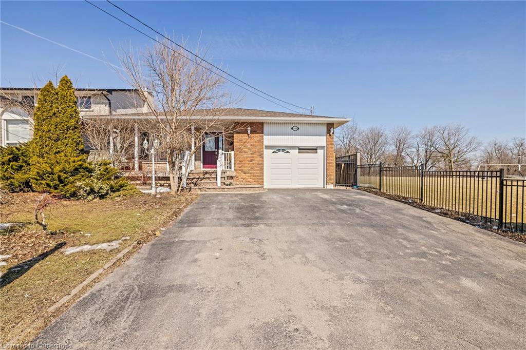 490 Queen Victoria Drive Property Photo