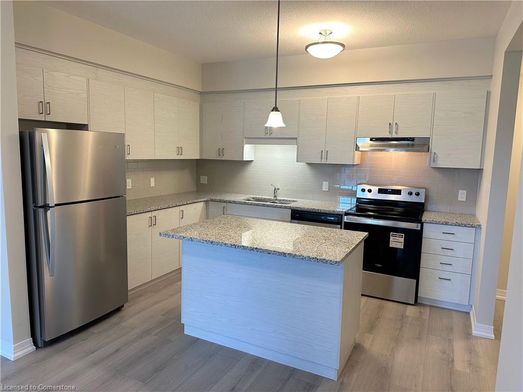75-261 Woodbine Avenue Property Photo