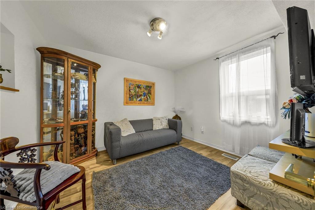 19 Railway Street Property Photo 8