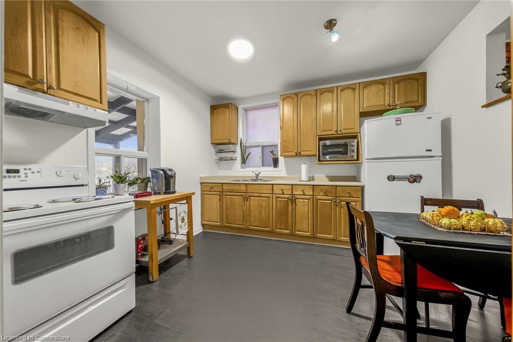 19 Railway Street Property Photo 11