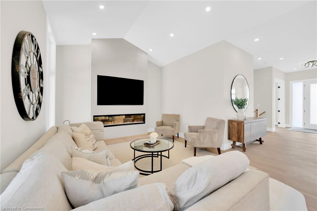 2468 Cockshutt Road Property Photo 15