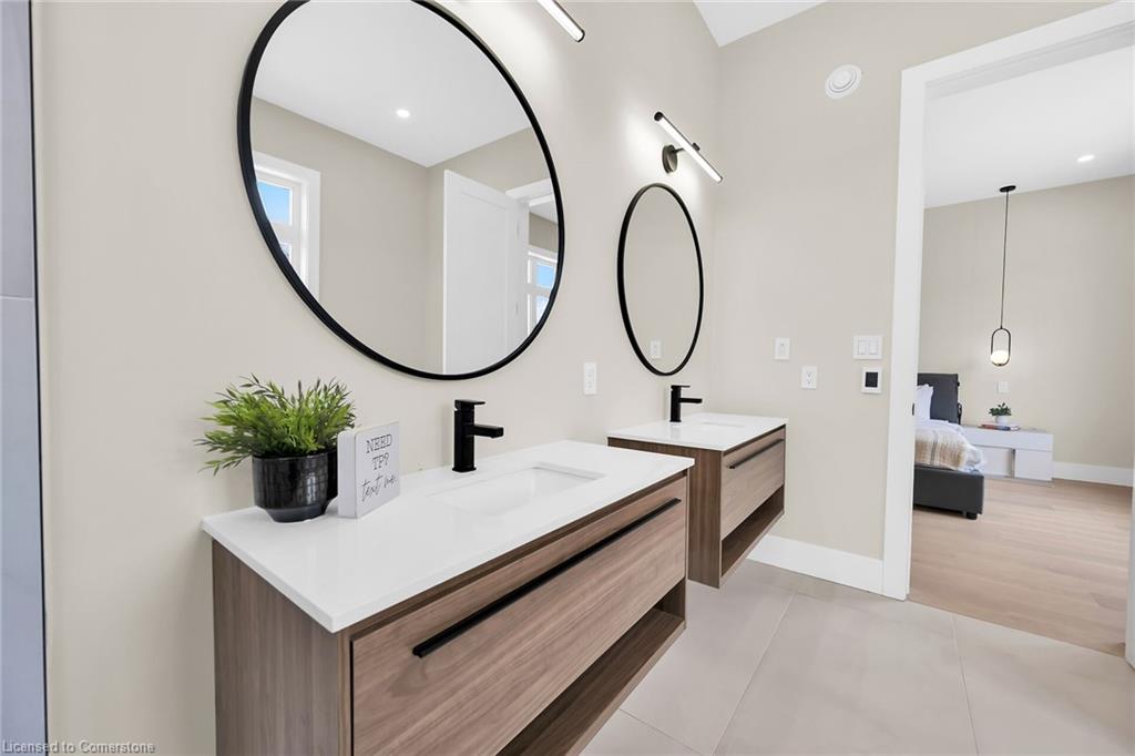 2468 Cockshutt Road Property Photo 24