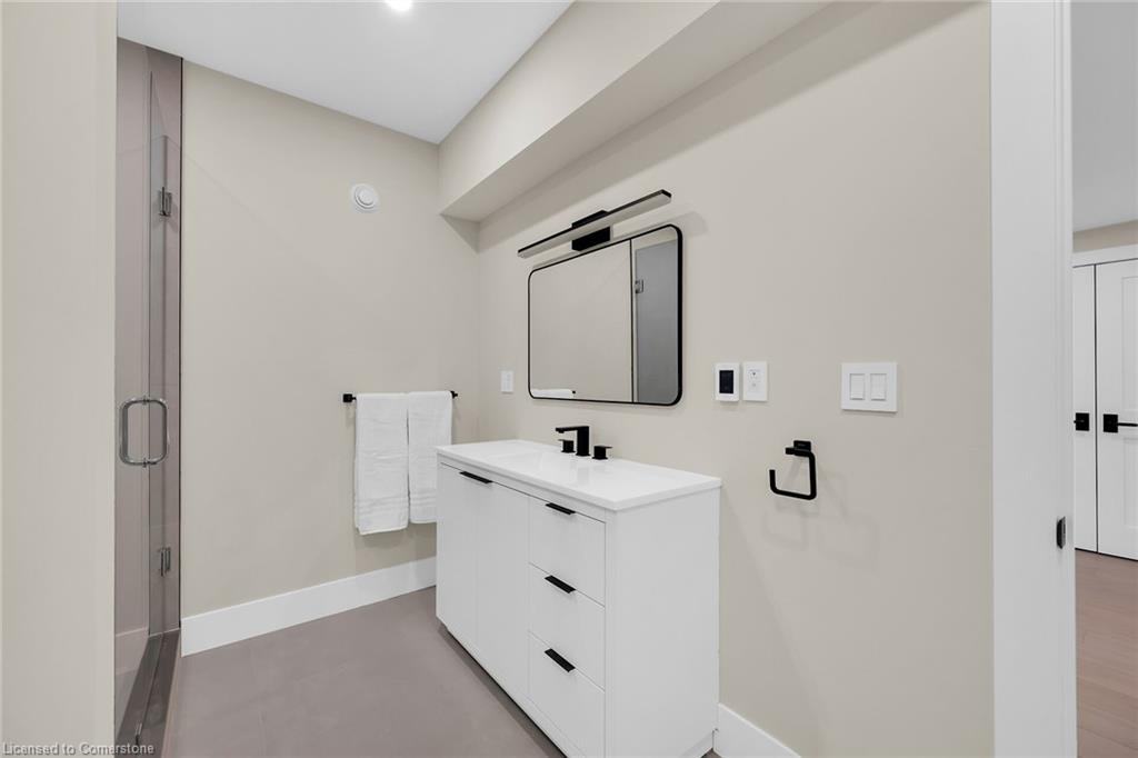 2468 Cockshutt Road Property Photo 33