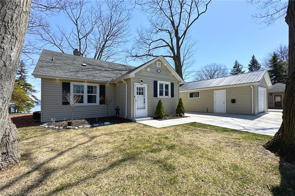 15 Oakridge Crescent Property Photo