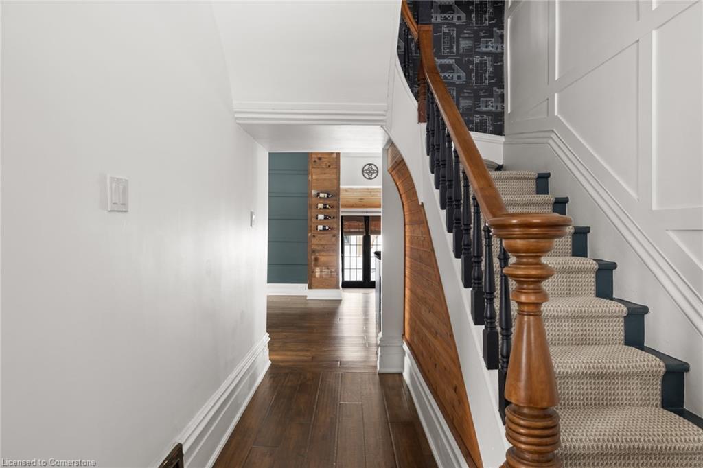 228 Andrew Street Property Photo 4