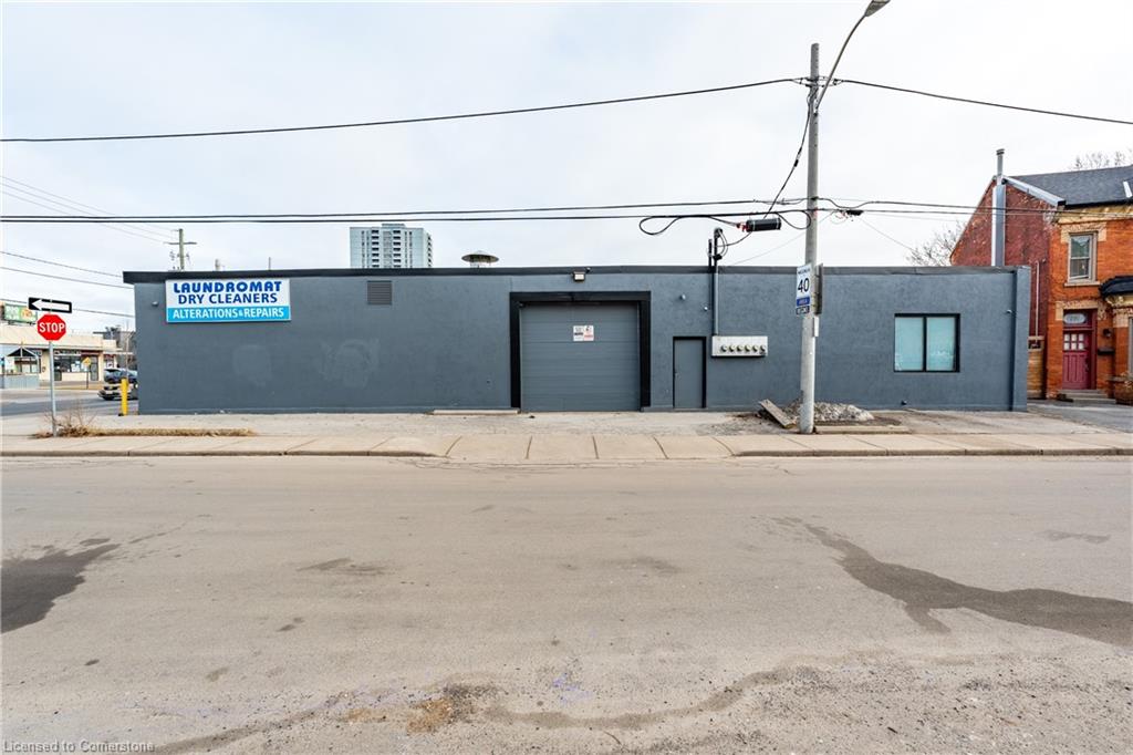 5-82 Queen Street N Property Photo 2