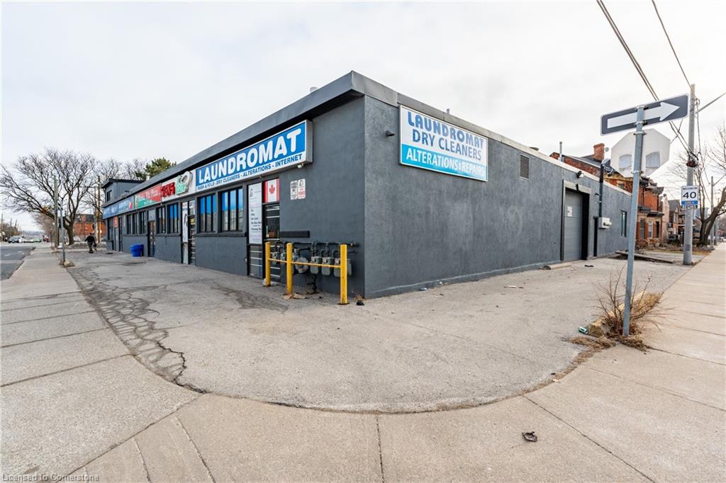 5-82 Queen Street N Property Photo 4