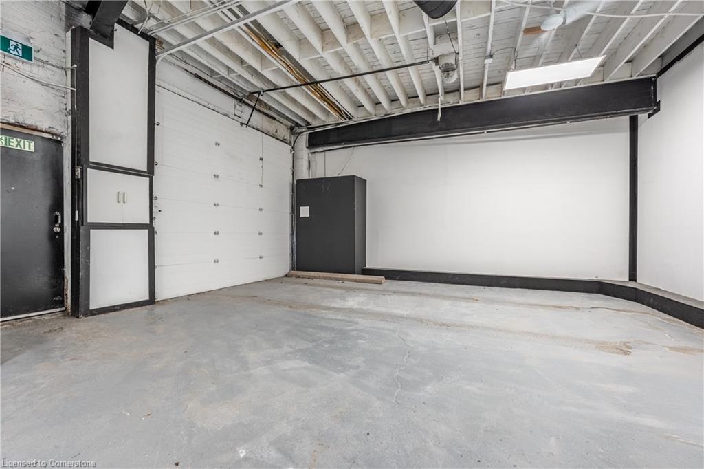 5-82 Queen Street N Property Photo 6