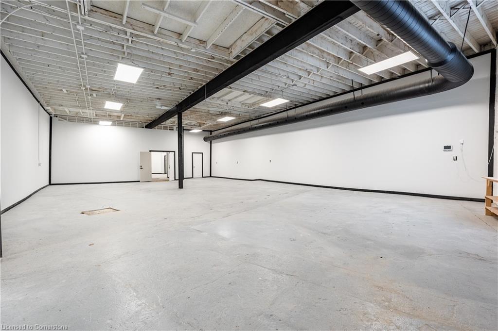 5-82 Queen Street N Property Photo 7