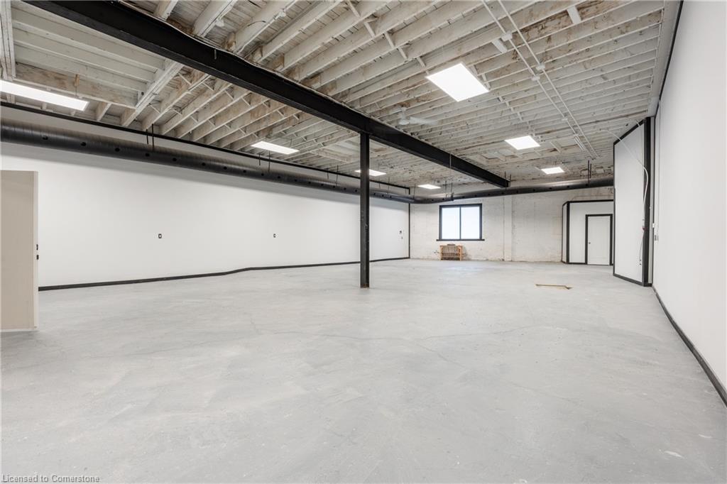 5-82 Queen Street N Property Photo 9