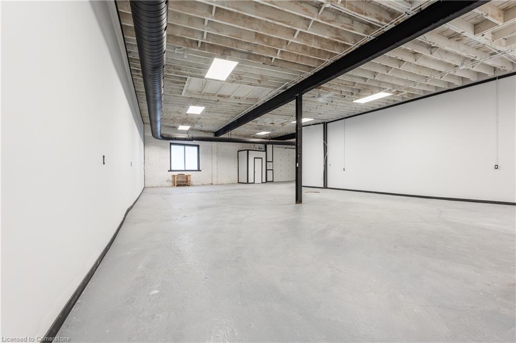 5-82 Queen Street N Property Photo 10