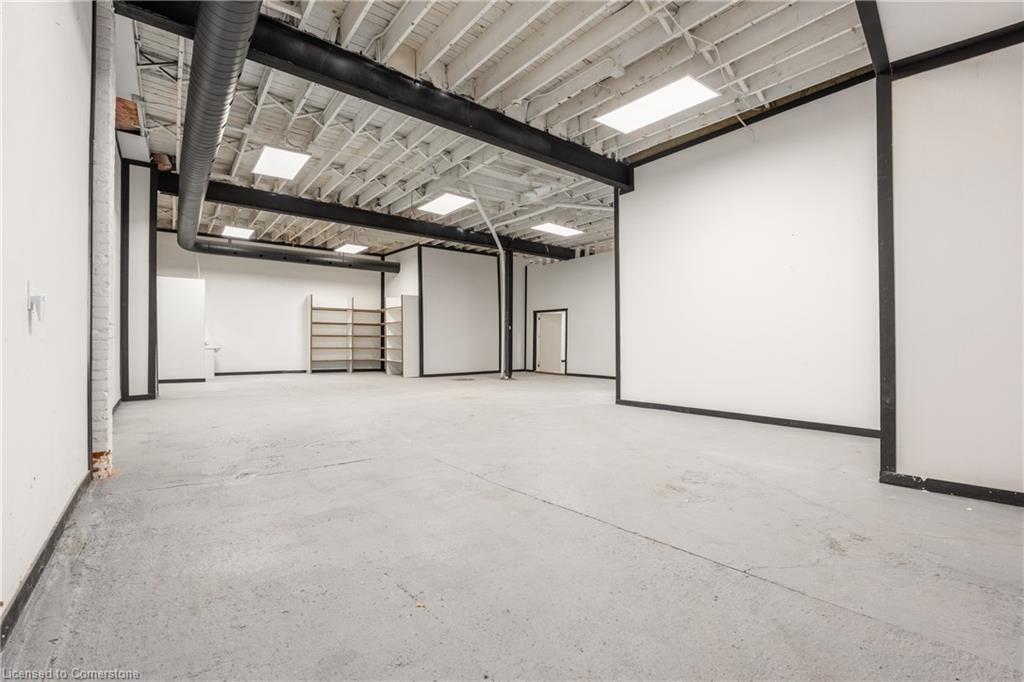 5-82 Queen Street N Property Photo 12