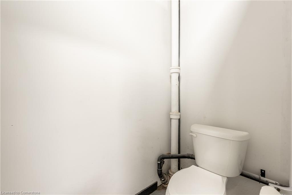 5-82 Queen Street N Property Photo 15