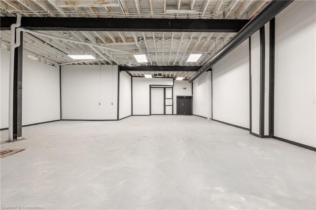 5-82 Queen Street N Property Photo 16