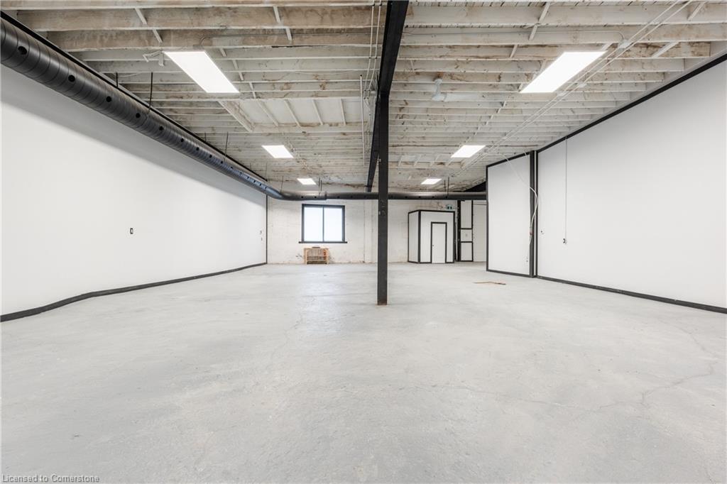 5-82 Queen Street N Property Photo 17