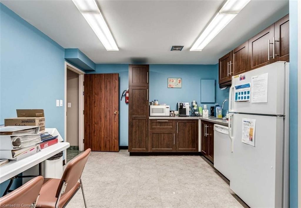 5-310 Arvin Avenue Property Photo 6