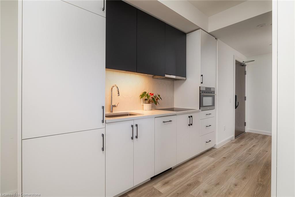 613-741 King Street W Property Photo 5