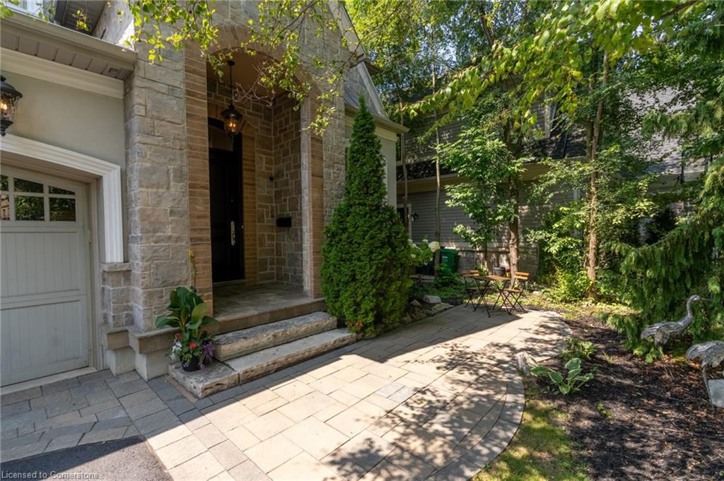 1290 Lakebreeze Drive Property Photo 4