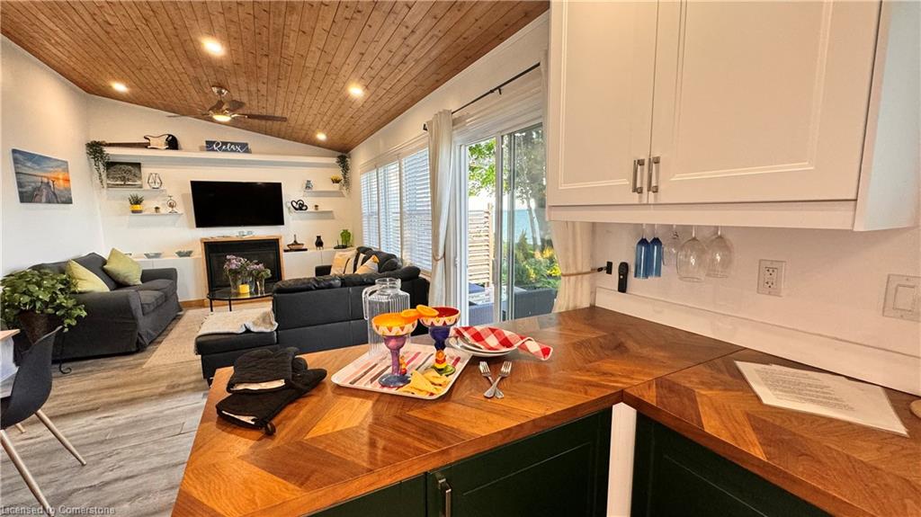 25 Erie Heights Line Property Photo 18
