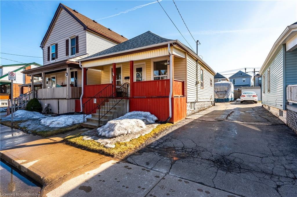 34 Mayflower Avenue Property Photo