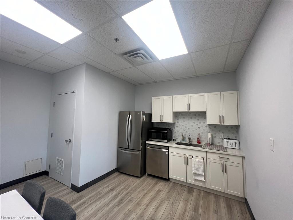 3-1266 South Service Road Property Photo 11