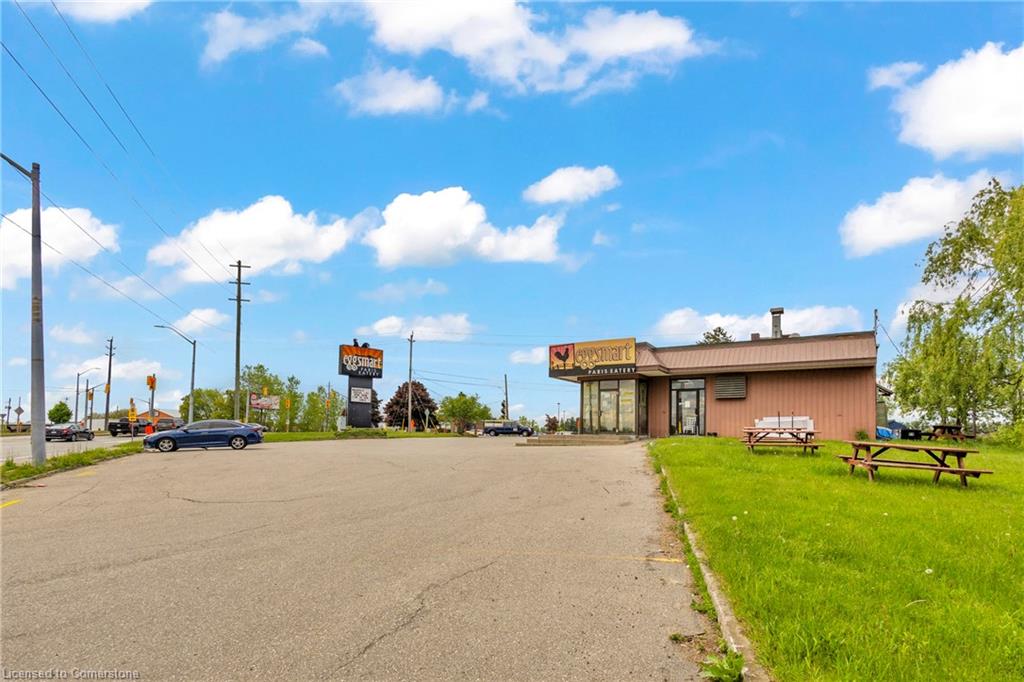 156 Dundas Street E Property Photo 4