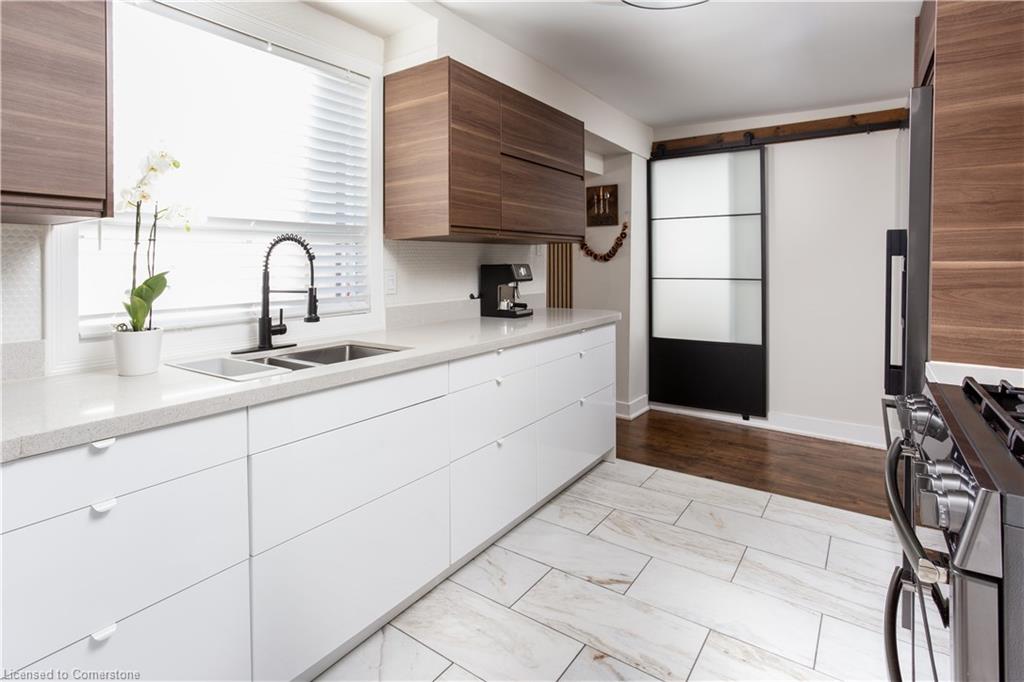 5 East John Street N Property Photo 6
