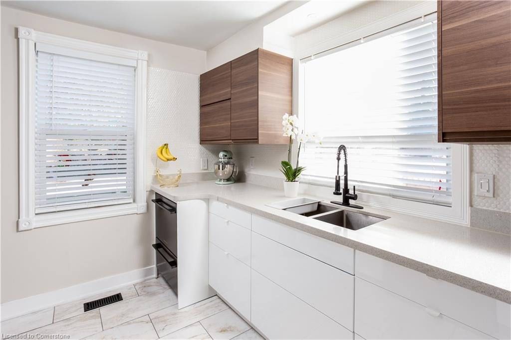 5 East John Street N Property Photo 7