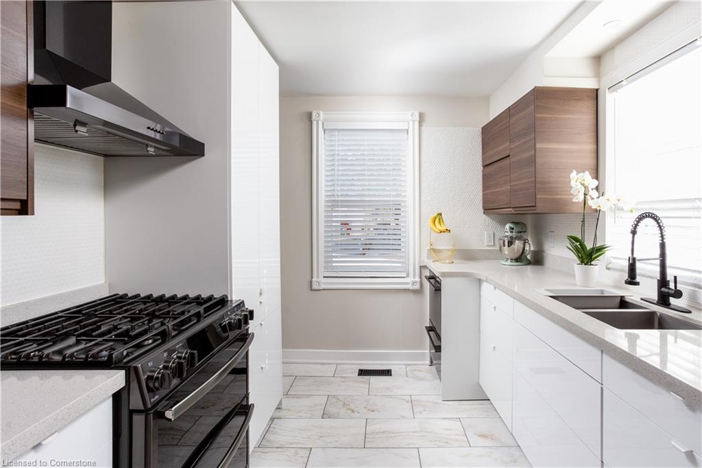 5 East John Street N Property Photo 8